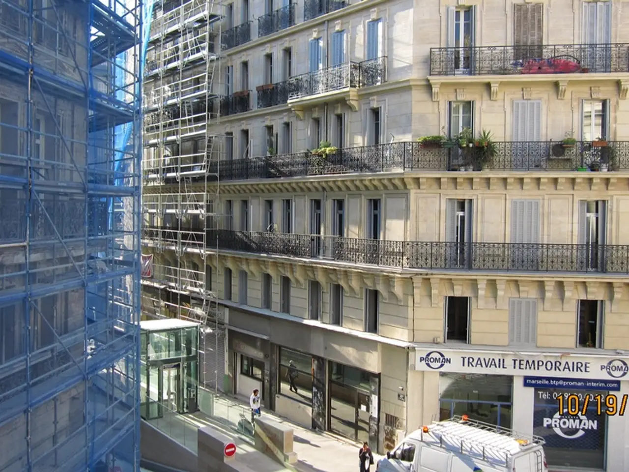 Right side it's a very big building. In the down side it looks like a store. In the left side...