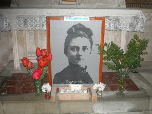 In this image there is a photo frame, in that there is a woman, on either side of the frame there...