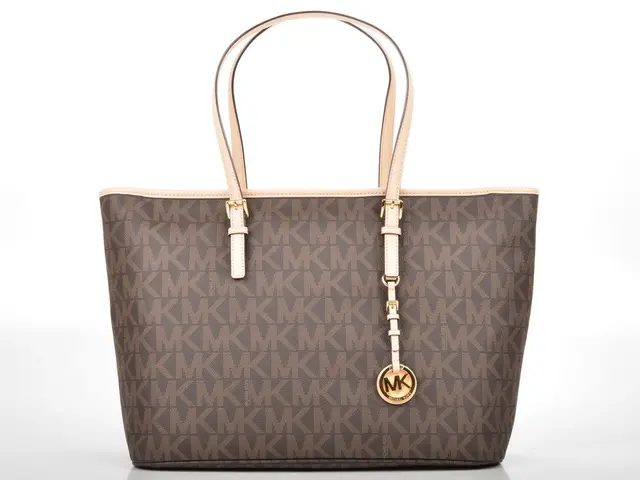 There is a handbag here in the image.