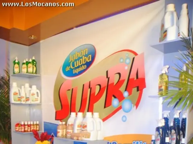 In this picture there are people and stalls on the right and left side of the image, it seems to be...