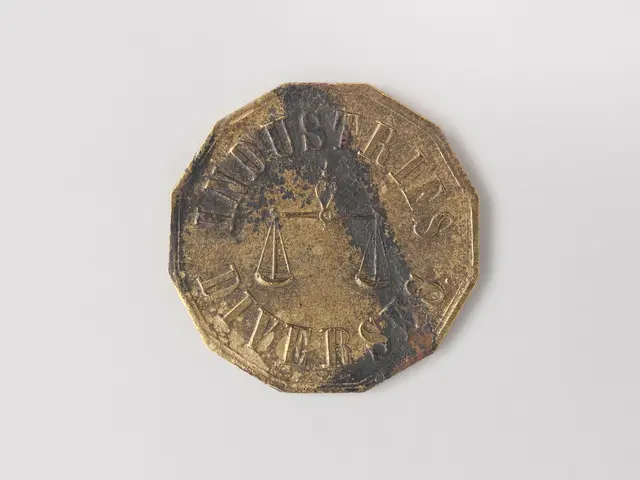 The image shows a gold coin with the words "Industries Divers" written on it against a white...