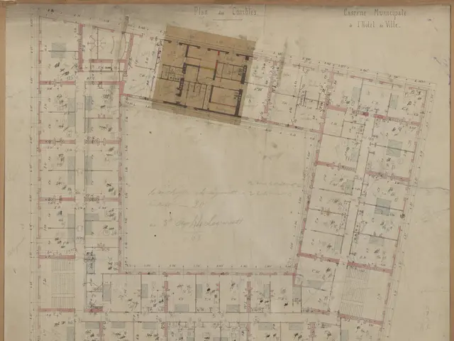 The image shows an old map of a building with a lot of rooms, which is the site plan of the Casène...