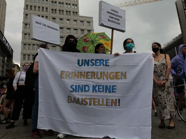 The image shows a group of people wearing masks and holding a banner that reads "Unsere...