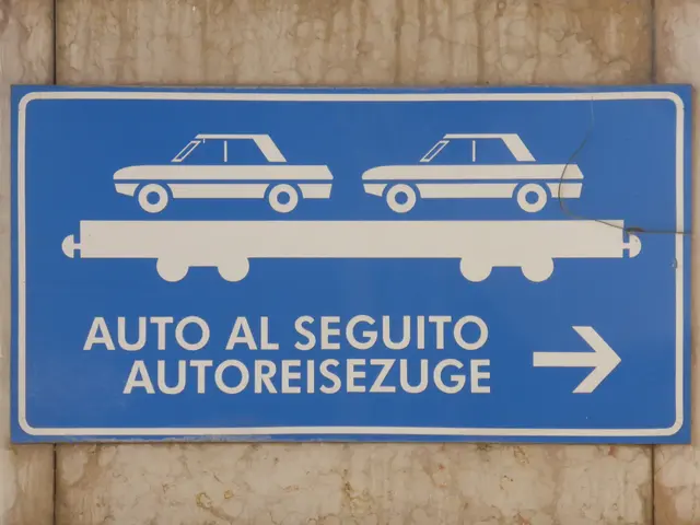 The image shows a blue sign on the side of a building that reads "Auto al Seguito Autoreisezuge"...