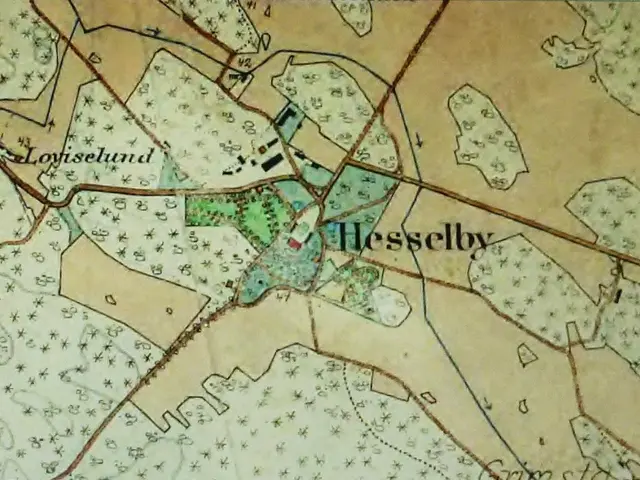 The image shows an old map of the city of Hesselby, with text and numbers indicating the location...